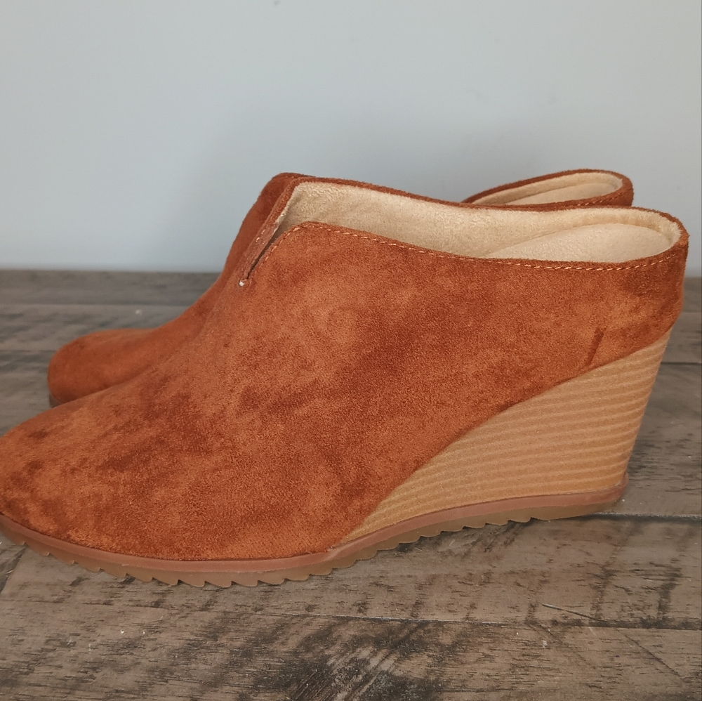 SOUL Naturalizer Suede Wedge Mule - Picture 2 of 6